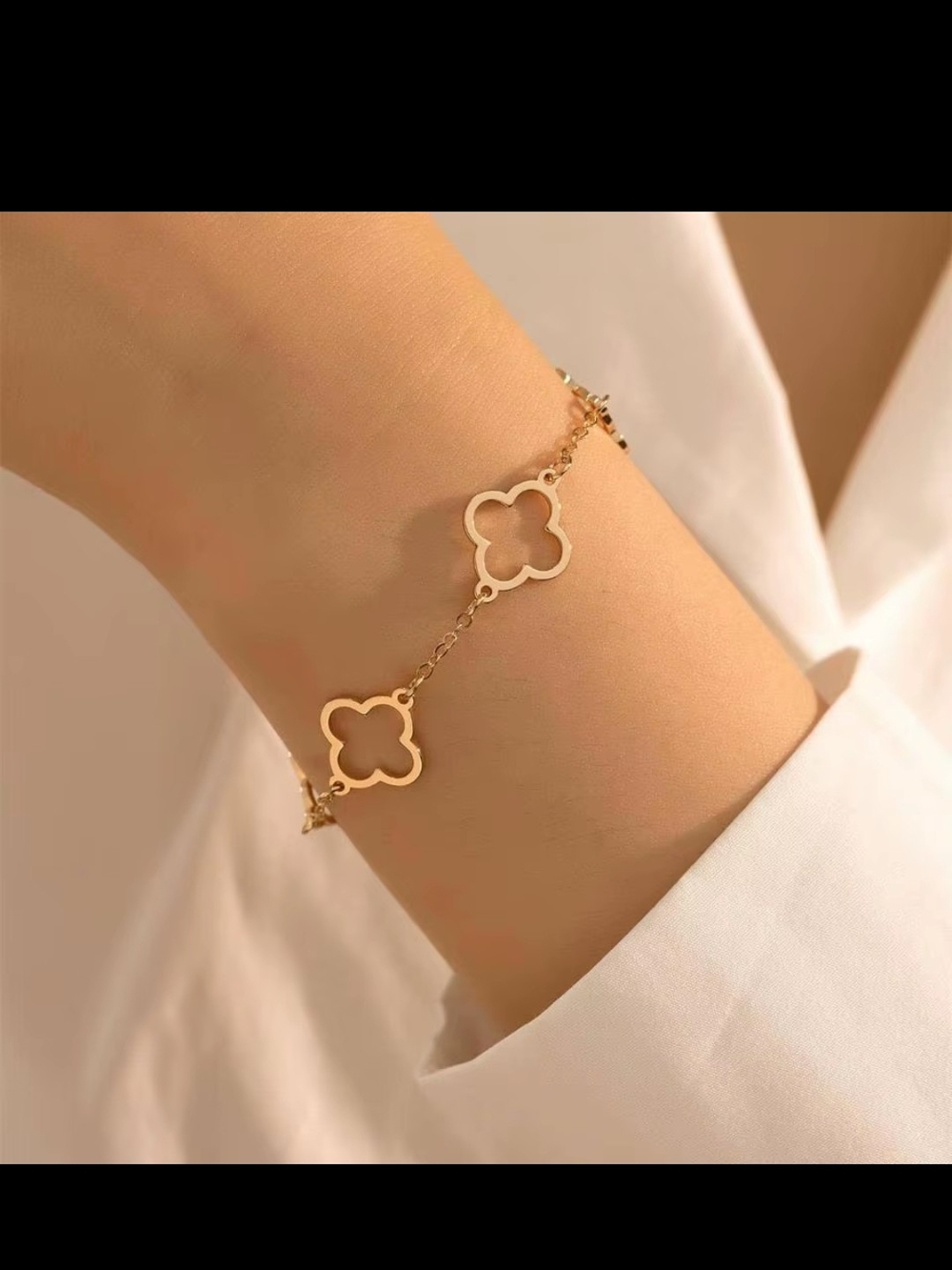 Gold 18k. Clover Link Bracelet - Elegant Women's Jewelry